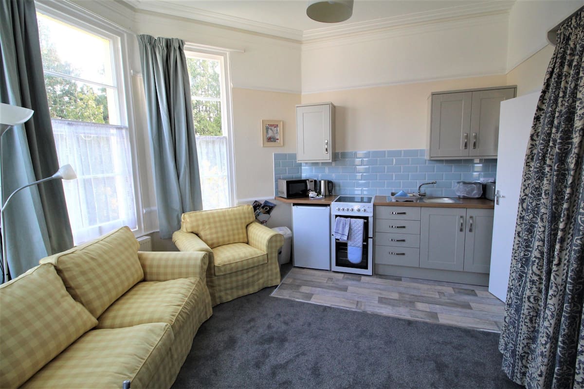Superior Suite, Private Bathroom (Sleep 3- Apartment 9)