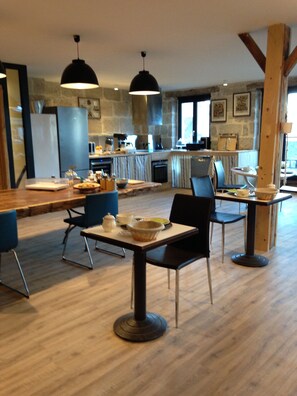 Café da manhã continental todos os dias (EUR 12 por pessoa)