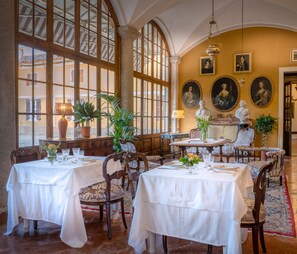 Free daily buffet breakfast - Palazzo Cavagna Sangiuliani (Bereguardo)