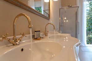 Superior Studio Suite, 1 King Bed, Balcony, Garden View | Bathroom | Separate tub and shower, deep soaking tub, rainfall showerhead
