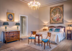 Luxury Studio Suite, 1 King Bed, Courtyard View | Egyptian cotton sheets, premium bedding, down comforters - Palazzo Cavagna Sangiuliani (Bereguardo)