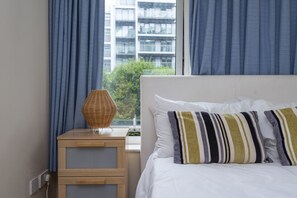 Apartamento Deluxe, baño privado | 2 dormitorios y tabla de planchar con plancha