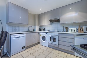 Deluxe-Apartment, eigenes Bad | Gemeinschaftsküche