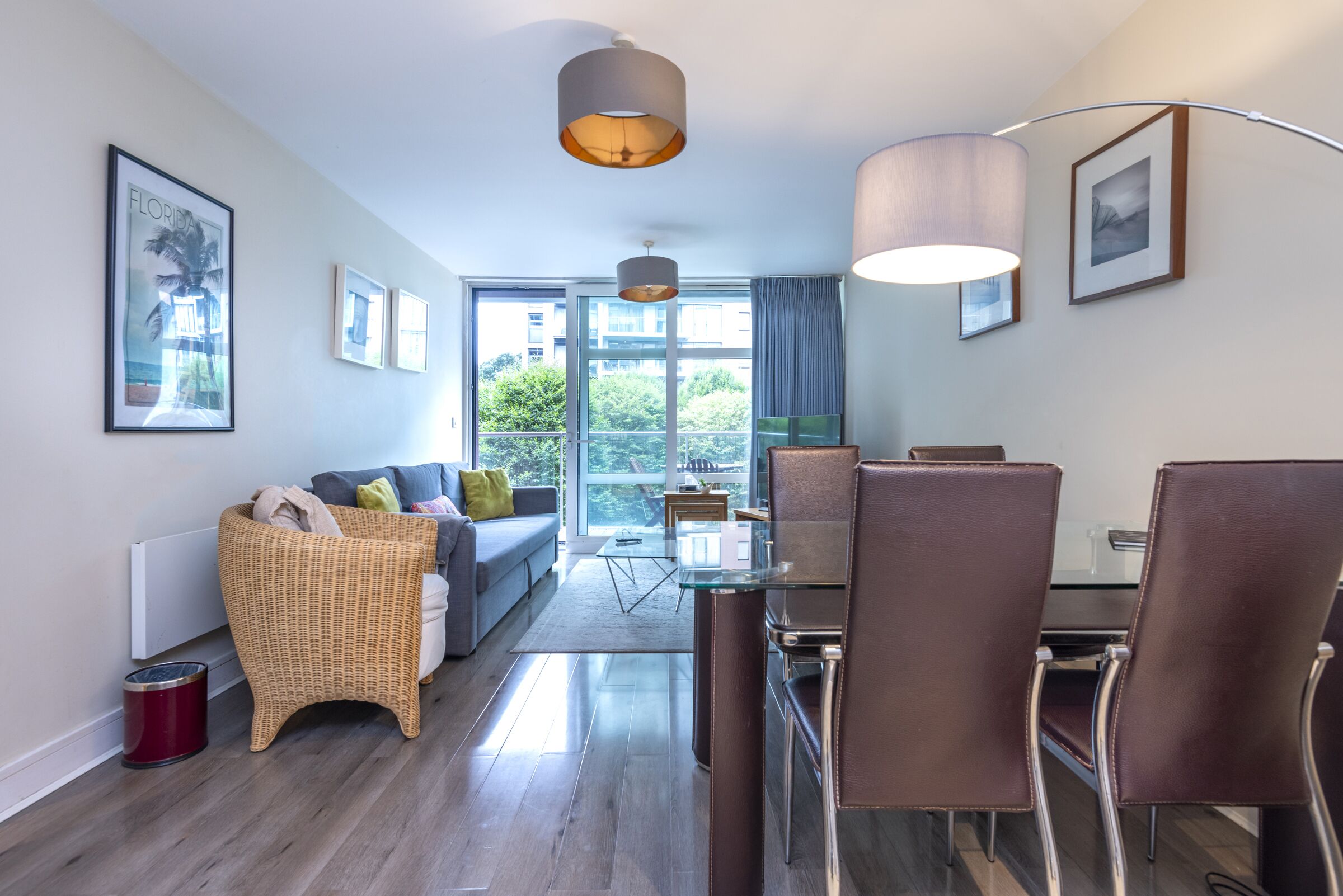 Deluxe Apartment, Private Bathroom | Dining