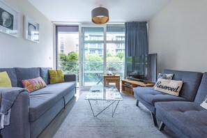 Apartamento Deluxe, baño privado | Salón