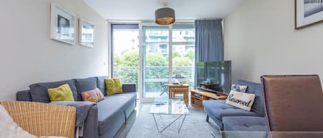 Deluxe Apartment, Private Bathroom | Lounge