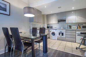 Apartamento Deluxe, baño privado | Restauración
