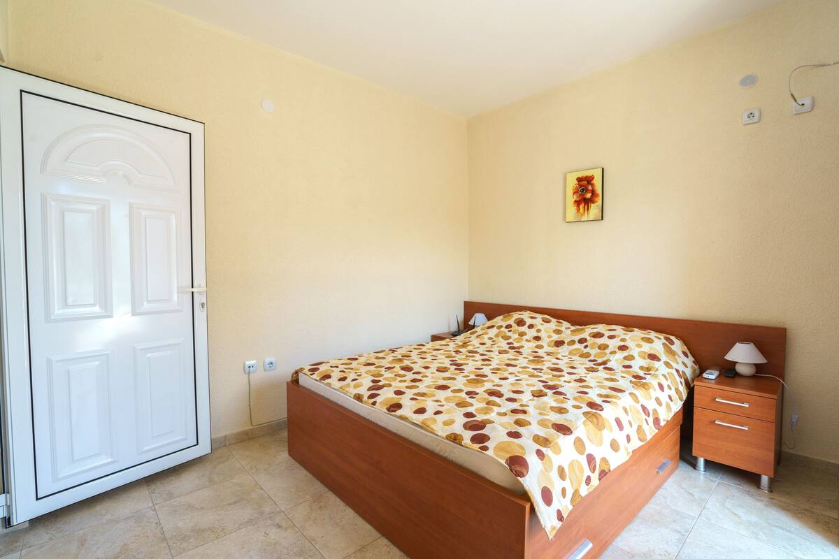 Superior Studio, 1 Queen Bed, Balcony | Desk, blackout drapes, cribs (surcharge), rollaway beds (surcharge)