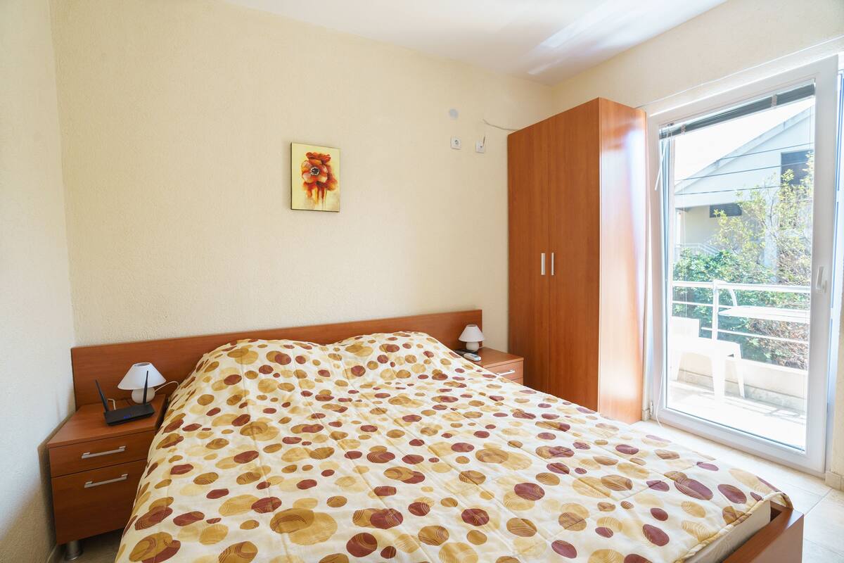 Studio Superior - 1 queensize-sÀng - balkong | Unika möbler, skrivbord, mörklÀggningsgardiner och barnsÀngar