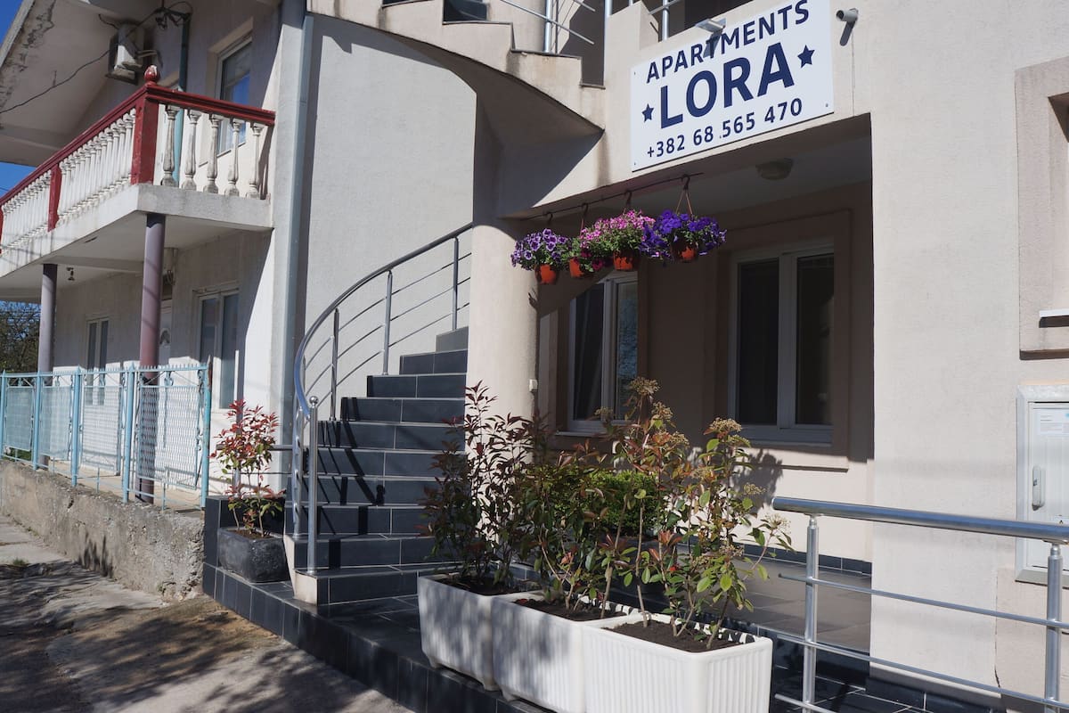 Family Apartment, 2 Bedrooms, Refrigerator & Microwave | Individually furnished, desk, blackout curtains, cots/infant beds