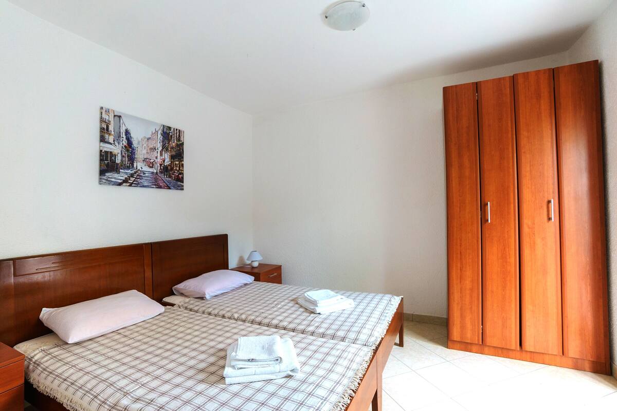 Standard Studio, 2 Single Beds, Kitchen | Individually furnished, desk, blackout curtains, cots/infant beds