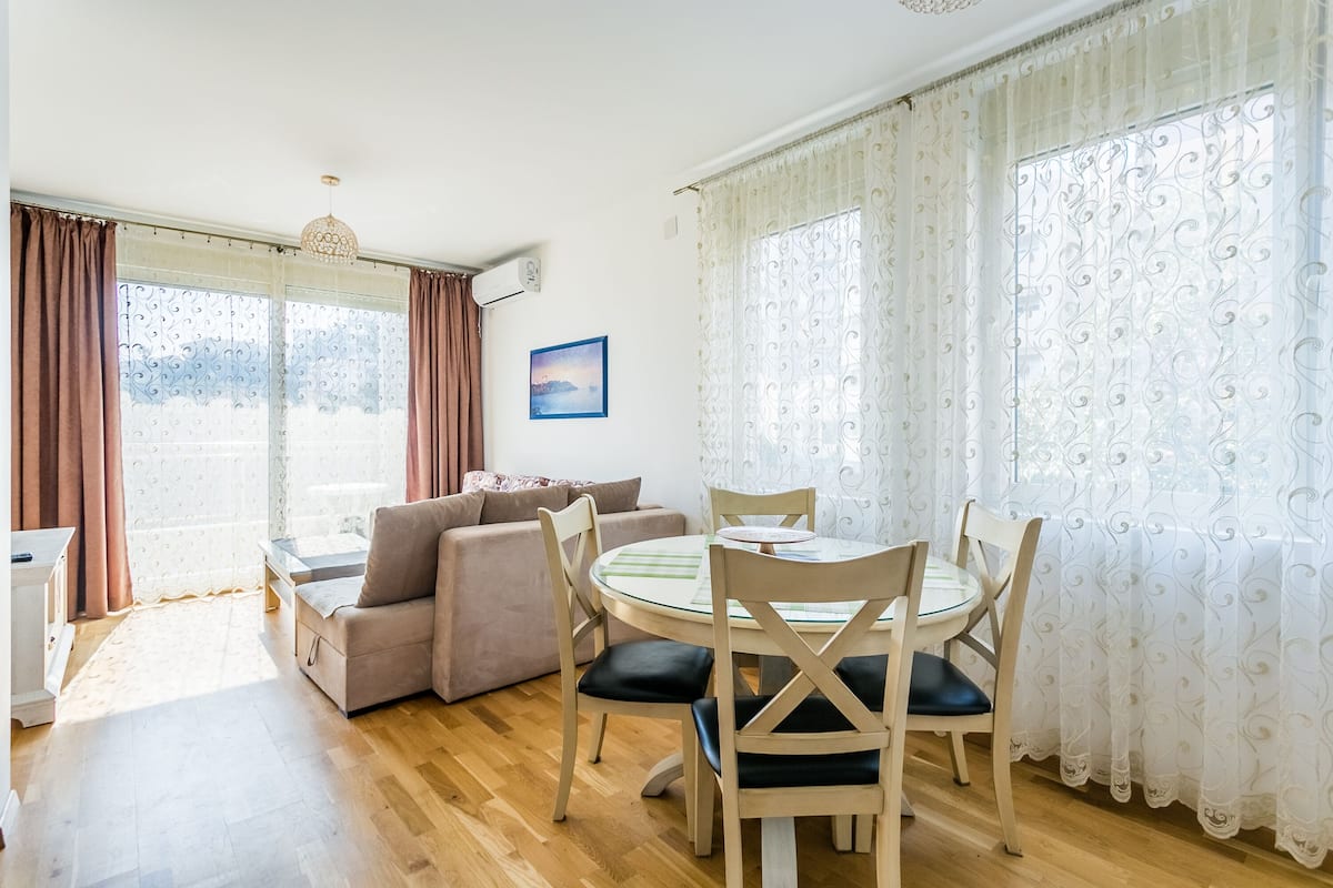Comfort Condo | Desk, blackout drapes, cribs (surcharge), rollaway beds (surcharge)