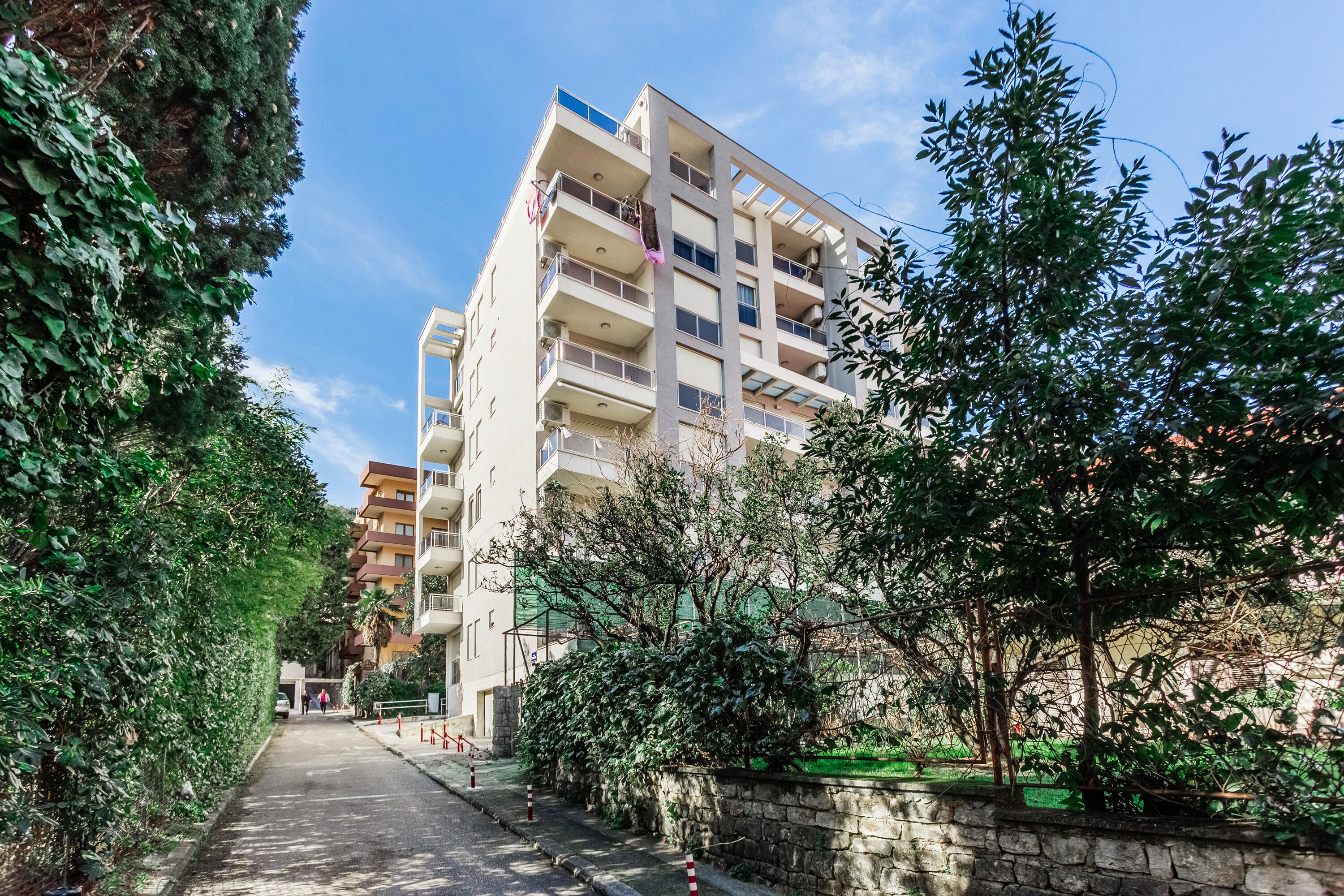 Comfort Condo | Individually furnished, desk, blackout drapes, cribs/infant beds