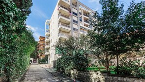 Unclassified image, 4 of 71, button - Apartments LORA (Bar)