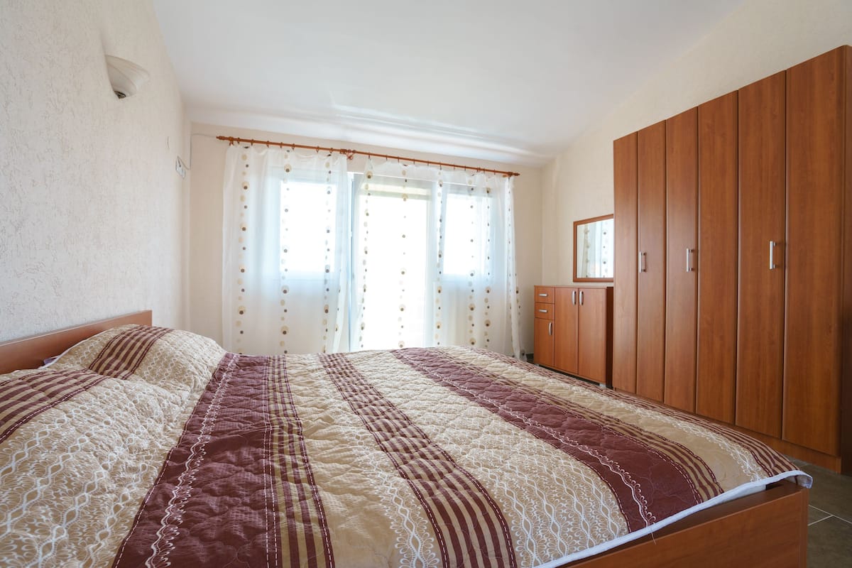 Family Duplex, 1 Bedroom, Refrigerator & Microwave | Individually furnished, desk, blackout curtains, cots/infant beds