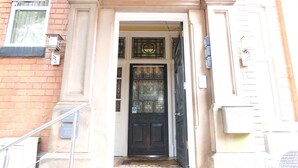 Property entrance - Victoria Park Hotel (Derby)