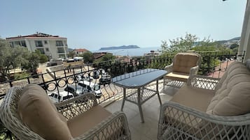 Basic Apartment | Balcony view
