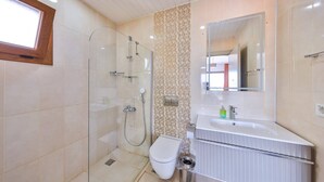 Basic Apartment | Bilik Mandi