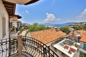Basic Apartment | Terrace/patio