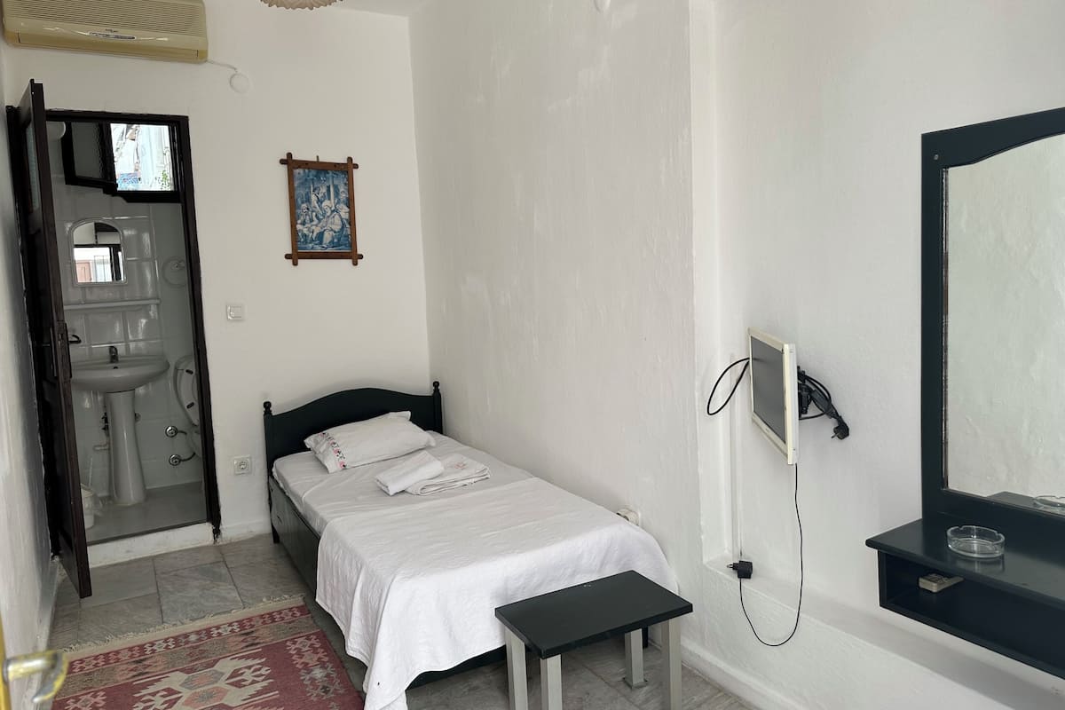 Economy Single Room | Free WiFi