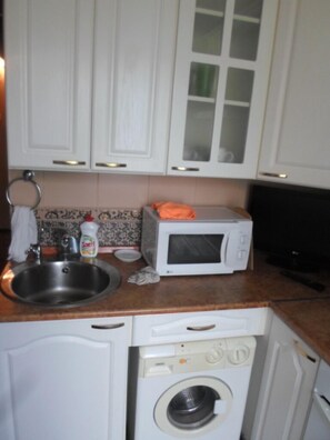Apartment (Pridorozhnaya st. 1) | Private kitchen | Fridge, microwave, coffee/tea maker