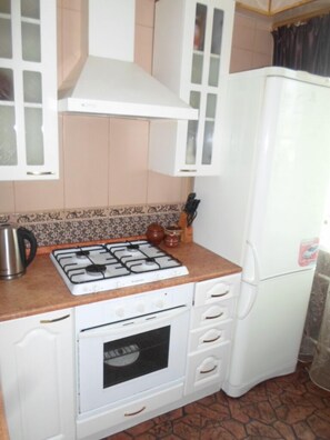 อพาร์ทเมนท์ (Pridorozhnaya st. 1) | ครัวส่วนตัว | ตู้เย็น, ไมโครเวฟ, เครื่องชงกาแฟ/ชา