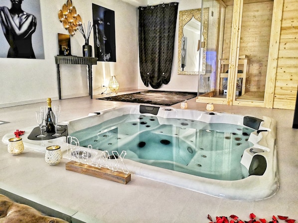 Sauna, hot tub, body treatments, hydrotherapy, aromatherapy, body wraps