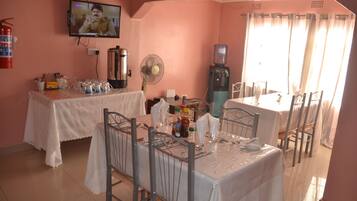 Breakfast, lunch and dinner served