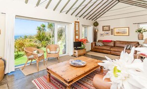 Smart TV, fireplace, DVD player - Sheldrake, Beach Villa, Sea-views, Large Garden (Sennen)