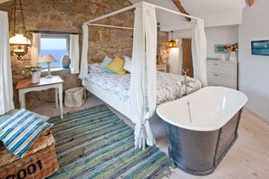 4 عدّة غرف نوم ومكواة/لوح كي وواي فاي مجانًا وملاءات أسرّة