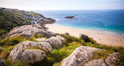 Tresillian, Beach House, Sea-views, Large Gardens