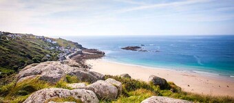 Cat's Cradle, Beach Cottage, in Amazing Location