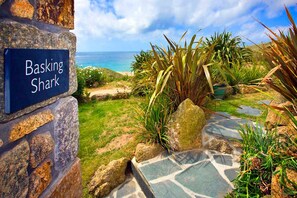 Property grounds - Basking Shark, Beach Cottage, Superb Sea Views (Sennen)