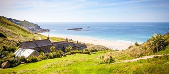 Penrose, Beach Cottage, Sea Views, Garden & Patio