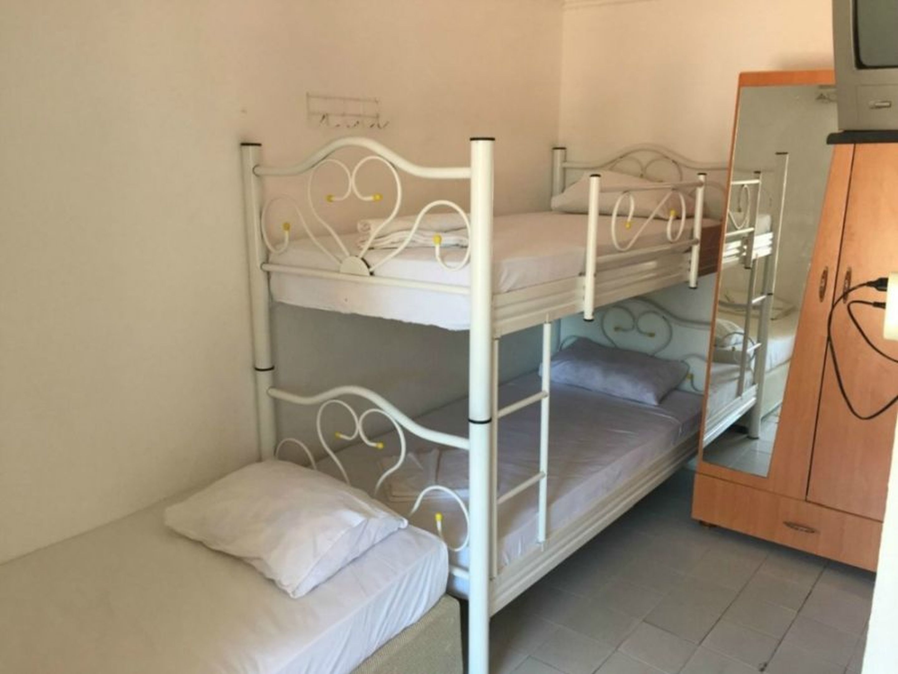 四人房 | 免费 WiFi