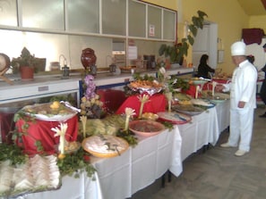 Free daily buffet breakfast