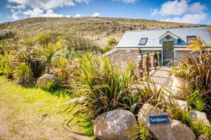 Property grounds - Sandpipers, Beach Cottage, Great Sea Views, Patio (Sennen)