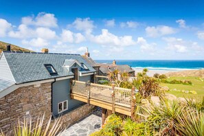 Property grounds - Sandpipers, Beach Cottage, Great Sea Views, Patio (Sennen)