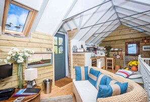 TV, DVD player - Sandpipers, Beach Cottage, Great Sea Views, Patio (Sennen)