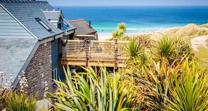 Sandpipers, Beach Cottage, Great Sea Views, Patio