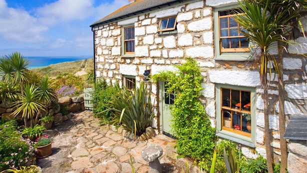 A stone house with a garden, stone pathway, and a view of the sea. - Whitebreakers, Beach Cottage, Sea-views, Garden (Sennen)