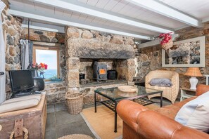 TV, fireplace, DVD player - Whitebreakers, Beach Cottage, Sea-views, Garden (Sennen)