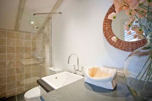 Douche, serviettes fournies