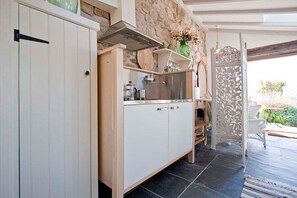 Refrigerador, microondas, horno, cafetera/tetera