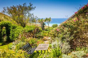 Property grounds - White Rose, Beach Cottage, Sea-Views, Garden (Sennen)