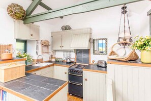 Fridge, microwave, oven, dishwasher - Girl Annie, Beach Cottage, Great Sea-Views, Garden (Sennen)