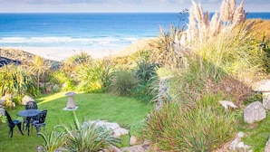A coastal garden with a seating area overlooking the ocean. - Girl Annie, Beach Cottage, Great Sea-Views, Garden (Sennen)