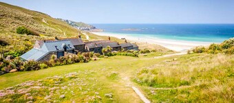 Little Petra, Beach Cottage, Sea Views, Garden