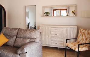 TV - Cozy home in Ses Covetes with WiFi (Ses Covetes)