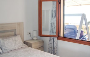 2 bedrooms, travel cot, free WiFi - Cozy home in Ses Covetes with WiFi (Ses Covetes)